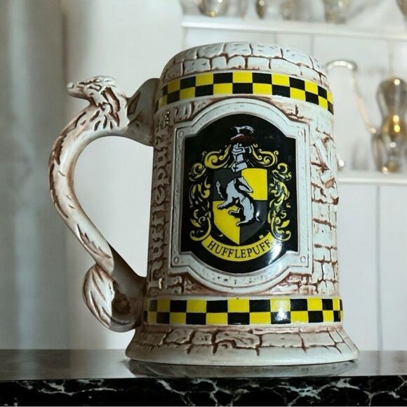 Wizarding World of Harry Potter Sculpted Ceramic Hufflepuff Stein Mug Cup - Picture 1 of 7